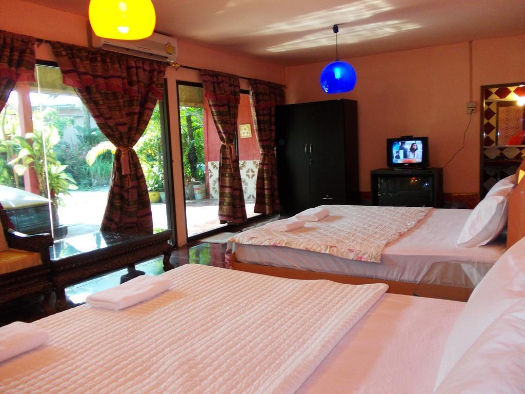 رايونغ Suksomjai Hotel الغرفة الصورة